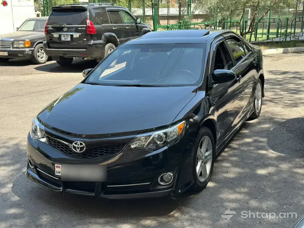 Toyota Camry 2012 года в отличном состоянии 1