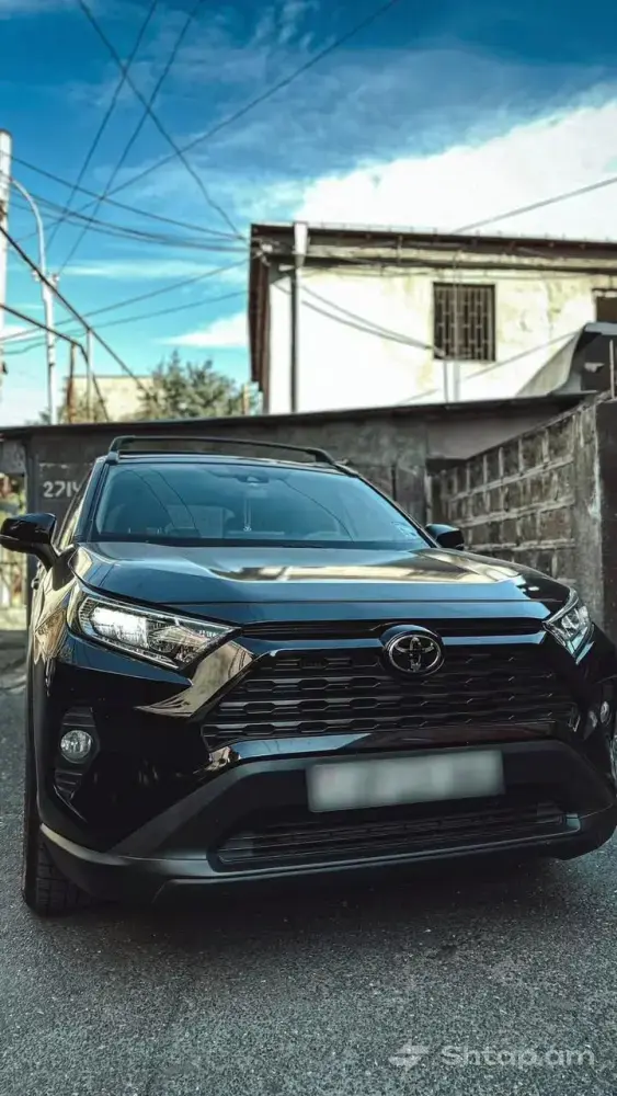 2019 Toyota RAV4 in Excellent Condition 1