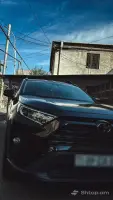 2019 Toyota RAV4 in Excellent Condition image thumbnail 2