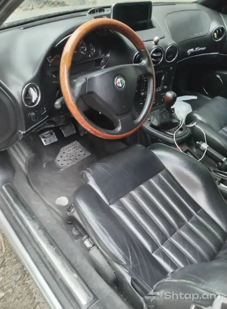 Alfa Romeo 166 Available 1
