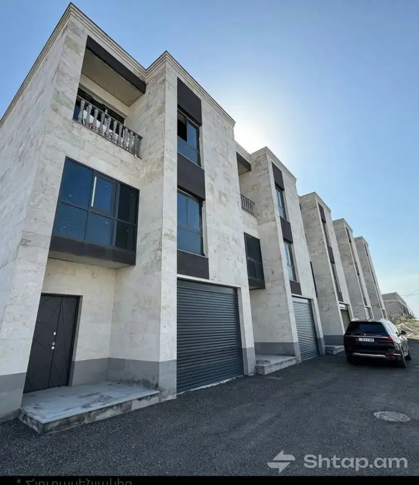 Ամուր և հարմարավետ 3 հարկանի թաունհաուզ 0