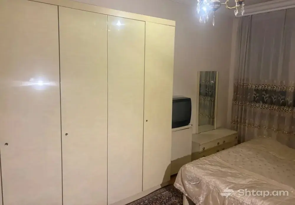 Квартира с классической мебелью и паркетом 3