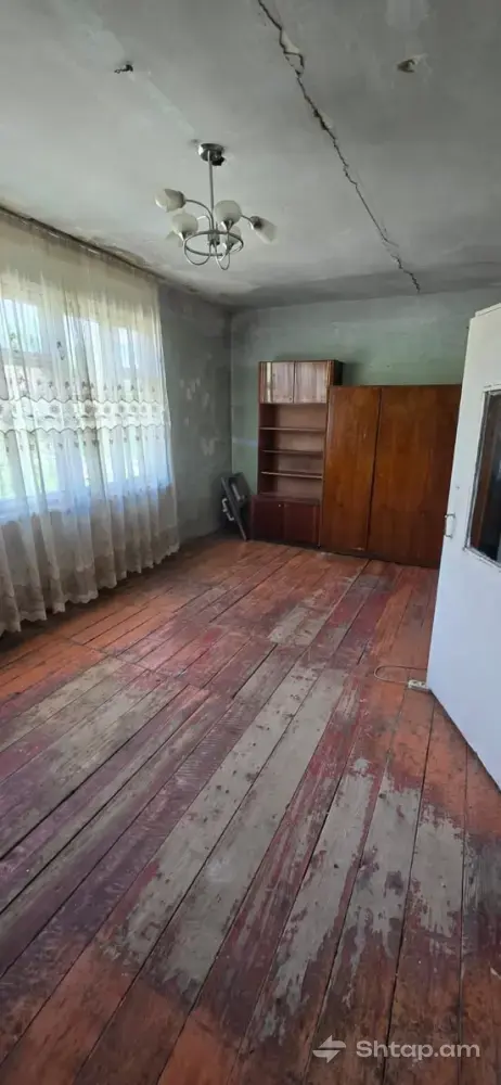 Просторная квартира в центре села 2