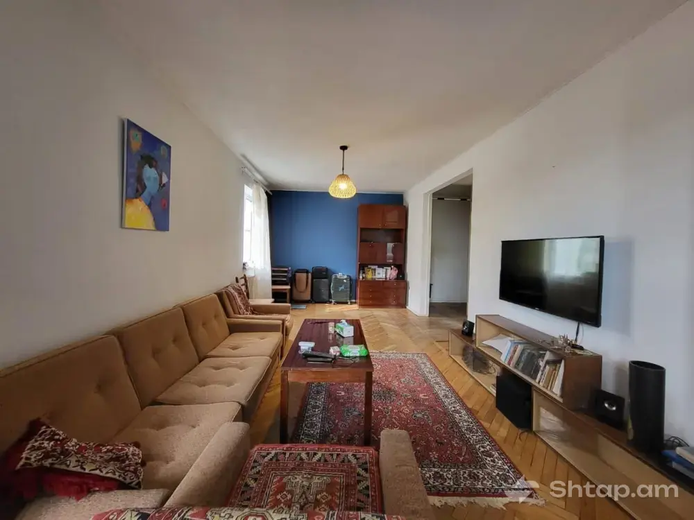 Apartment on Shiraki Street 0
