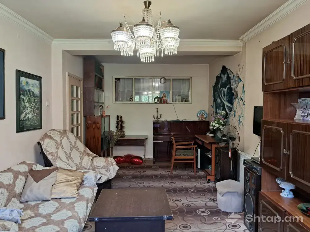 Urgent Sale: Apartment on Raynis Street 0