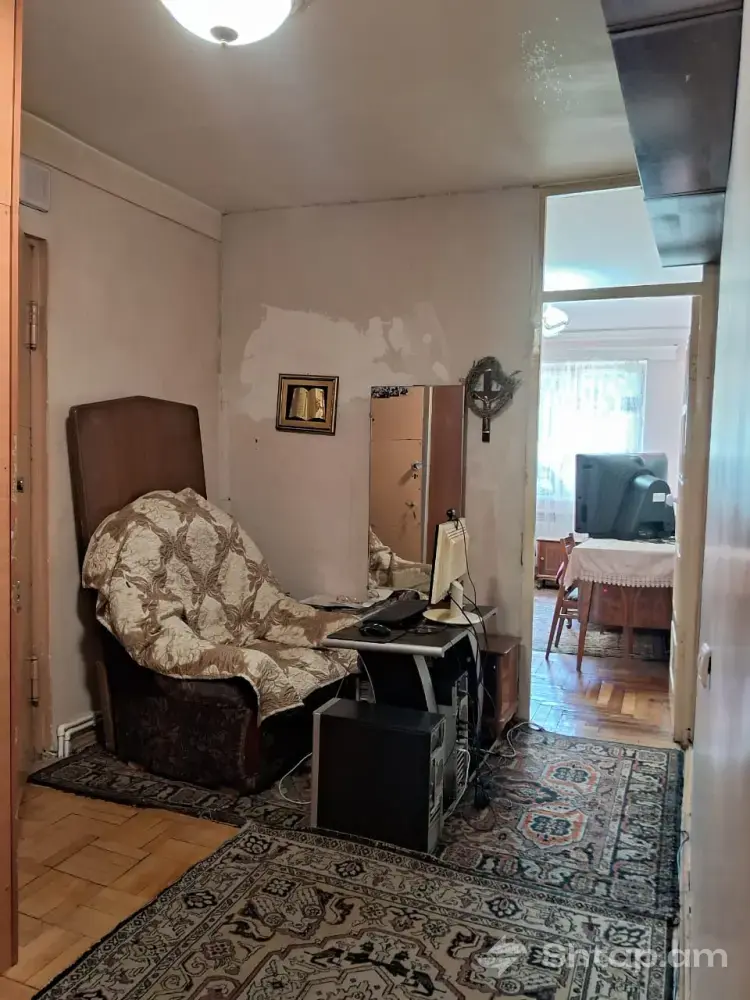 Urgent Sale: Apartment on Raynis Street 4