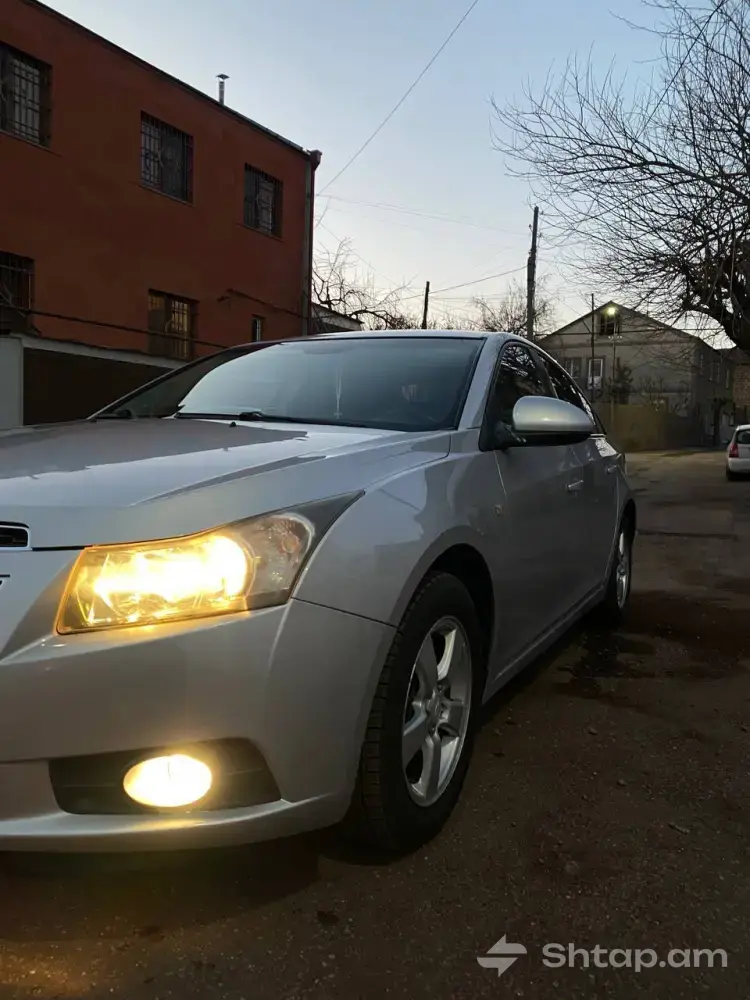 Chevrolet Cruze 2010 in Excellent Condition 2