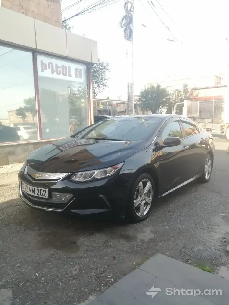 Chevrolet Volt 2 LT 2017 — Your Ideal Car 1