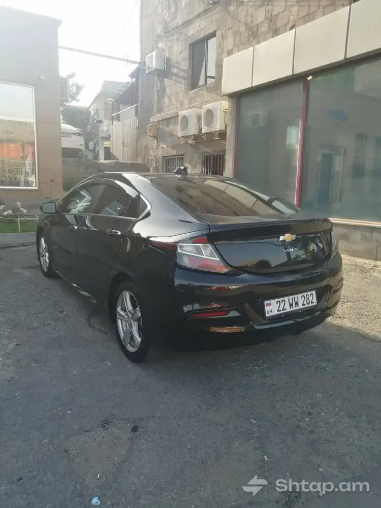 Chevrolet Volt 2 LT 2017 — Your Ideal Car 2