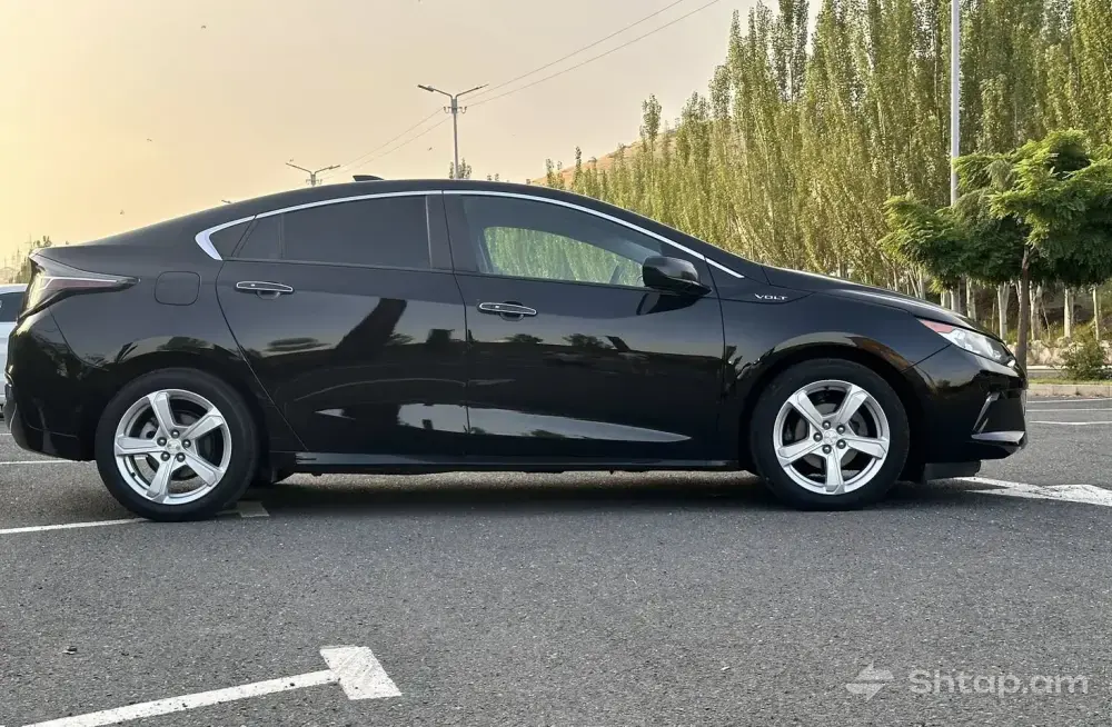 Chevrolet Volt 2 in Excellent Condition 2