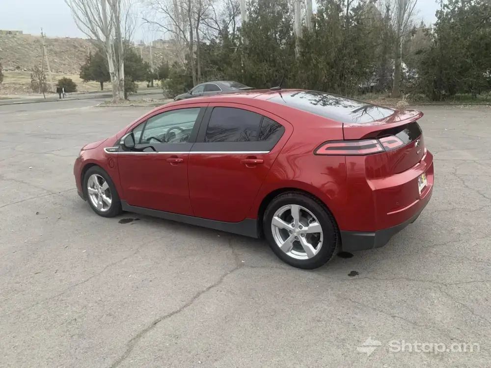 Chevrolet Volt Premier 2014 in Excellent Condition 3