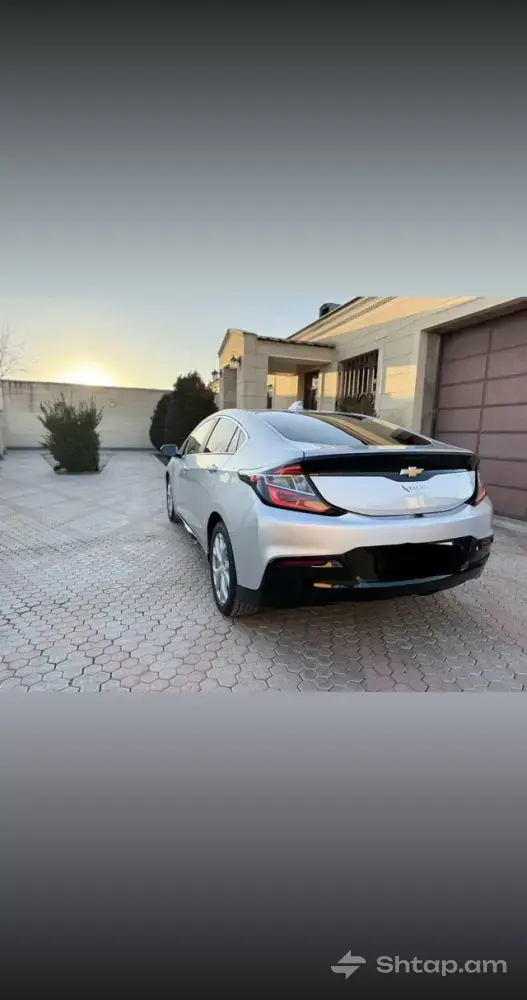 2016 Chevrolet Volt Premier in Excellent Condition 2