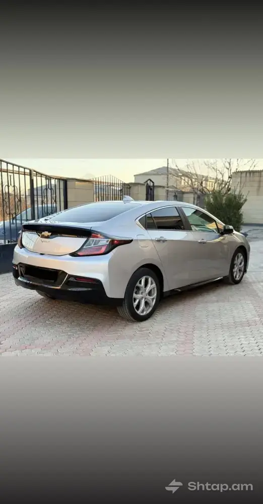 2016 Chevrolet Volt Premier in Excellent Condition 3