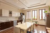 Новый трехэтажный дом в Аване image thumbnail 2