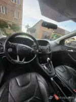 Perfect 2015 Ford Focus SE image thumbnail 2