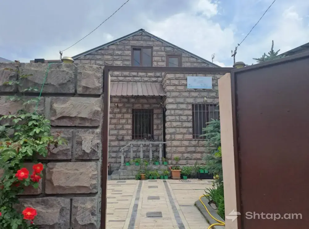 Գեղեցիկ առանձնատուն Զովունիում 0