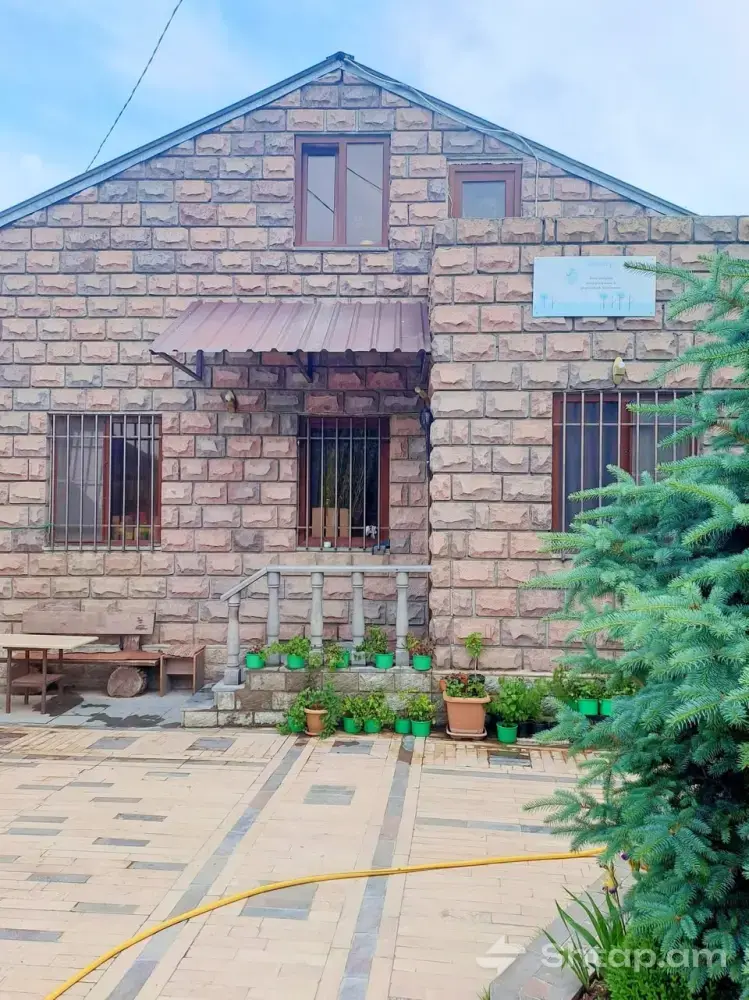 Գեղեցիկ առանձնատուն Զովունիում 4