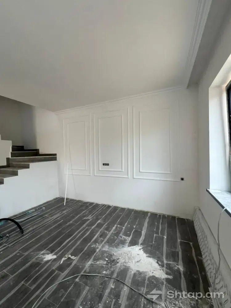 House with River View for Sale 0