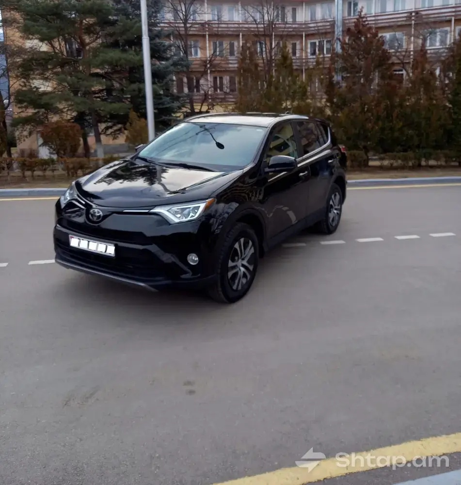 Excellent Condition 2017 Toyota RAV4 1