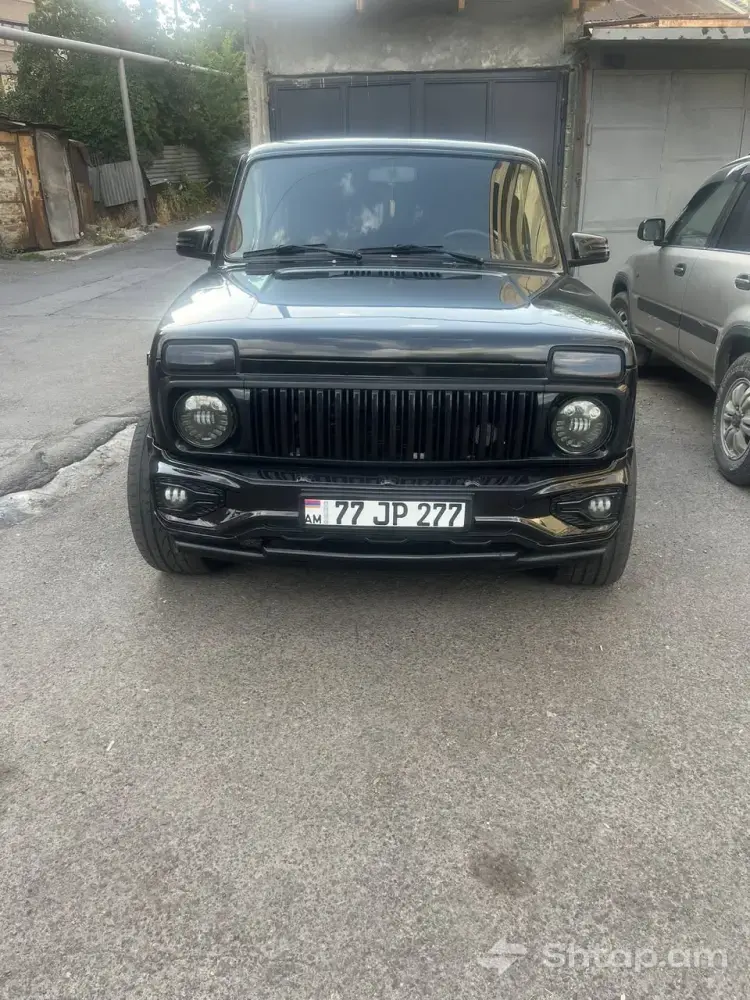 Գնել Lada Niva Urban սև գույնի մեքենա՝ առանց վնասվածքների 0