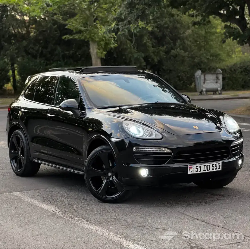 Impeccable 2012 Porsche Cayenne 0