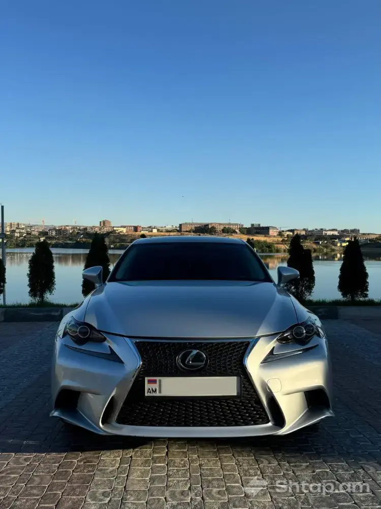Գնեք 2016 թվականի Lexus IS 200t սեդան՝ արծաթագույն և անվնաս վիճակում 0