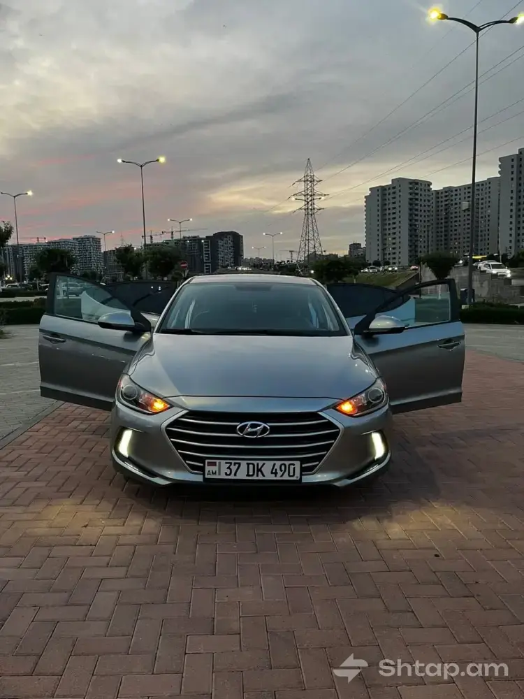 Գնեք 2017 Hyundai Elantra՝ Առանց Վթարային Վնասվածքների 0