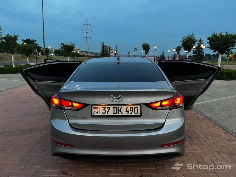 Գնեք 2017 Hyundai Elantra՝ Առանց Վթարային Վնասվածքների 4