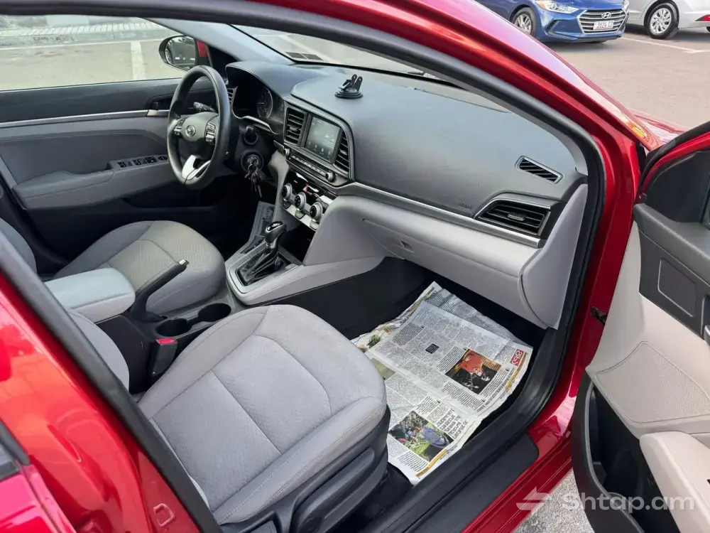 Buy a 2019 Hyundai Elantra 4