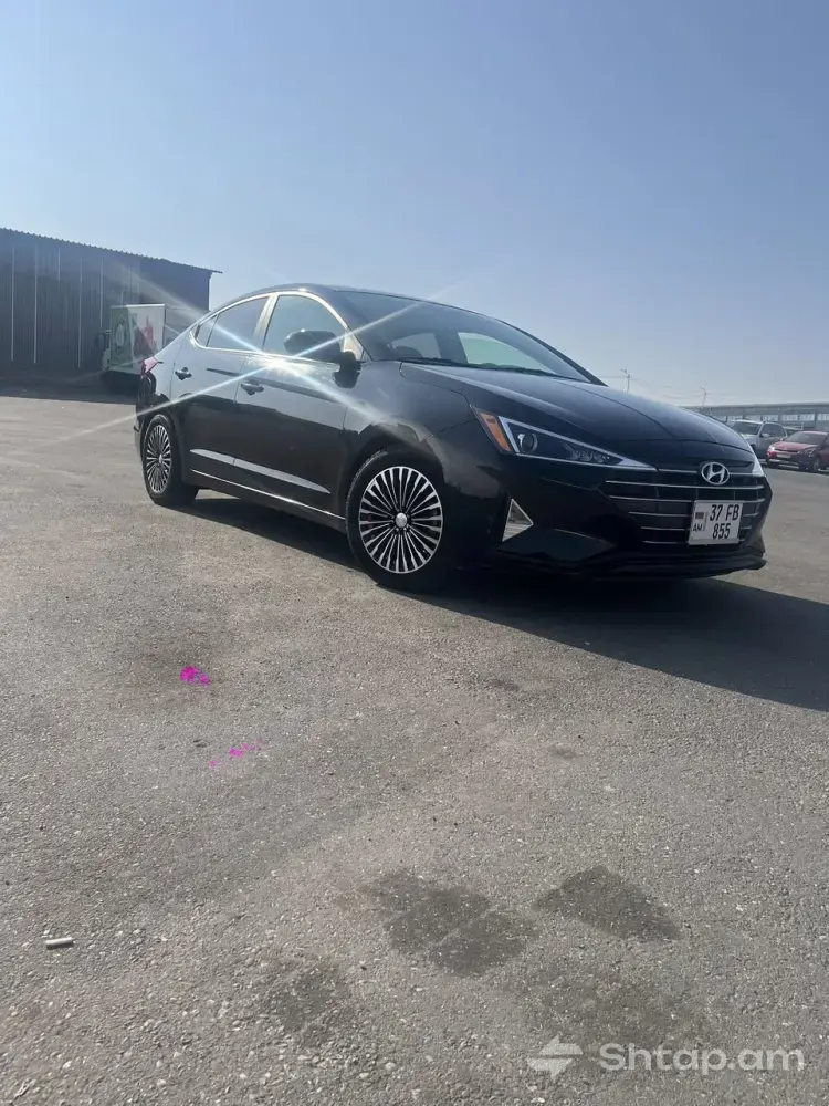 Продается Hyundai Elantra 2019 года 2
