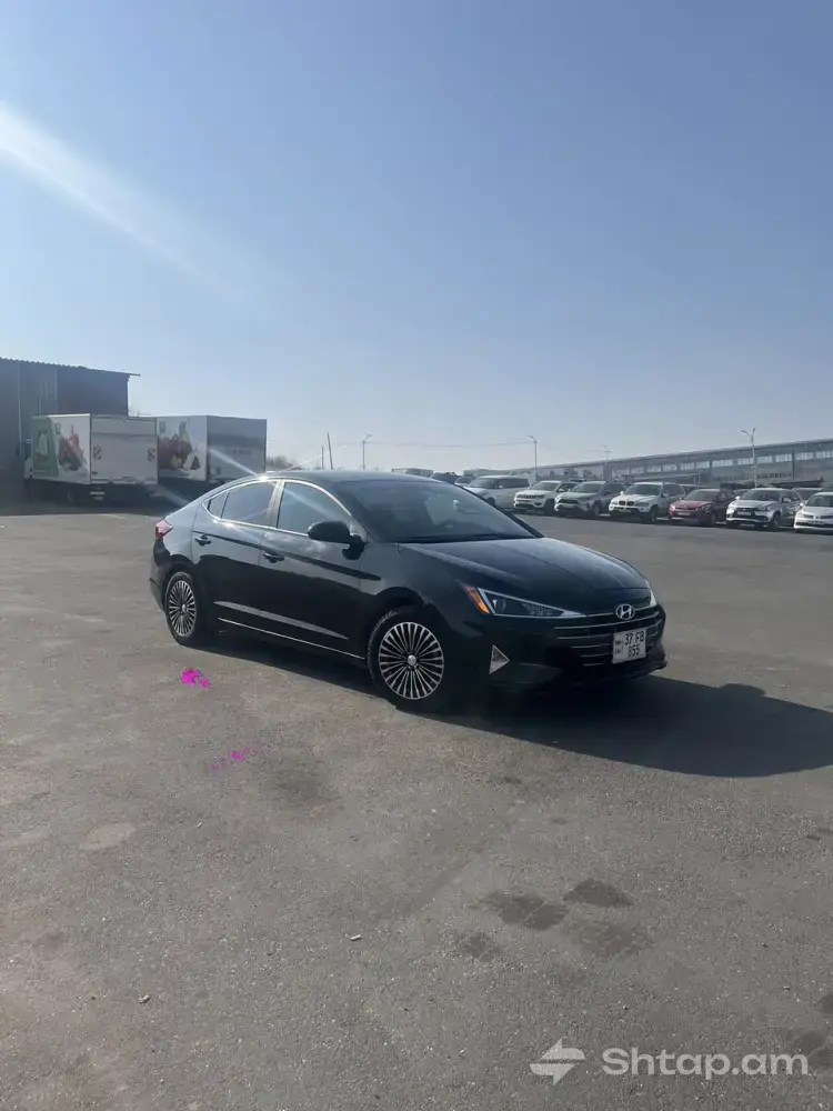 Продается Hyundai Elantra 2019 года 3