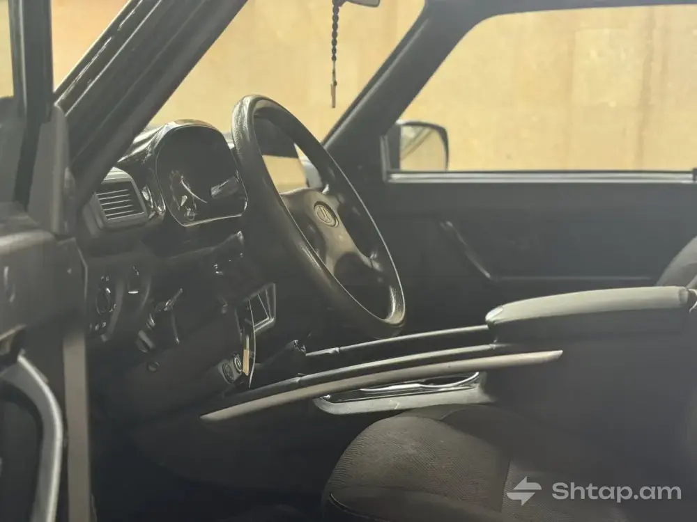 Black Lada Niva Car 4