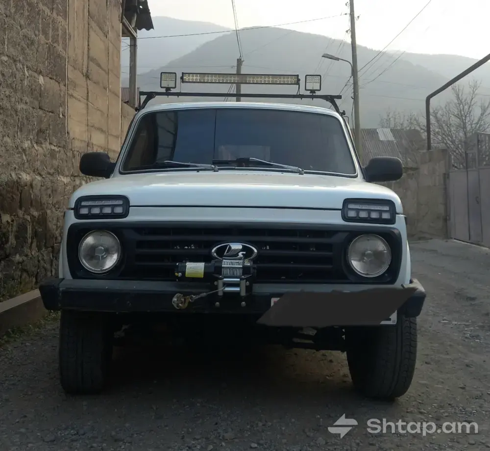 Գնեք Lada Niva՝ սպիտակ գույնով և առանց վնասվածքների 0