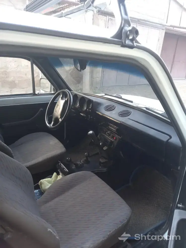 Գնեք Lada Niva՝ սպիտակ գույնով և առանց վնասվածքների 2