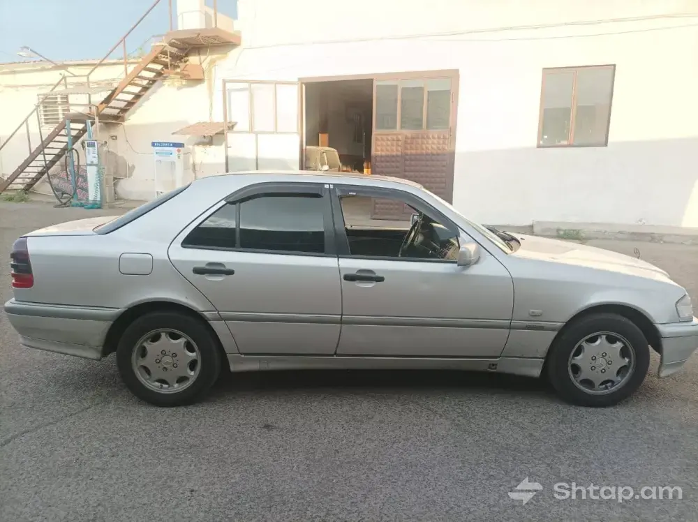 Mercedes-Benz C 180 Car for Sale 3