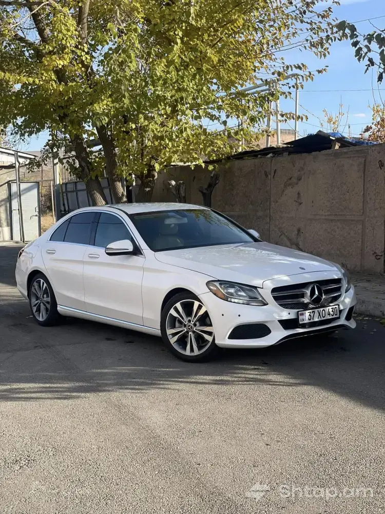 2017 Mercedes-Benz C-Class C-300 0