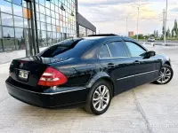 Mercedes-Benz E320 in Excellent Condition image thumbnail 0