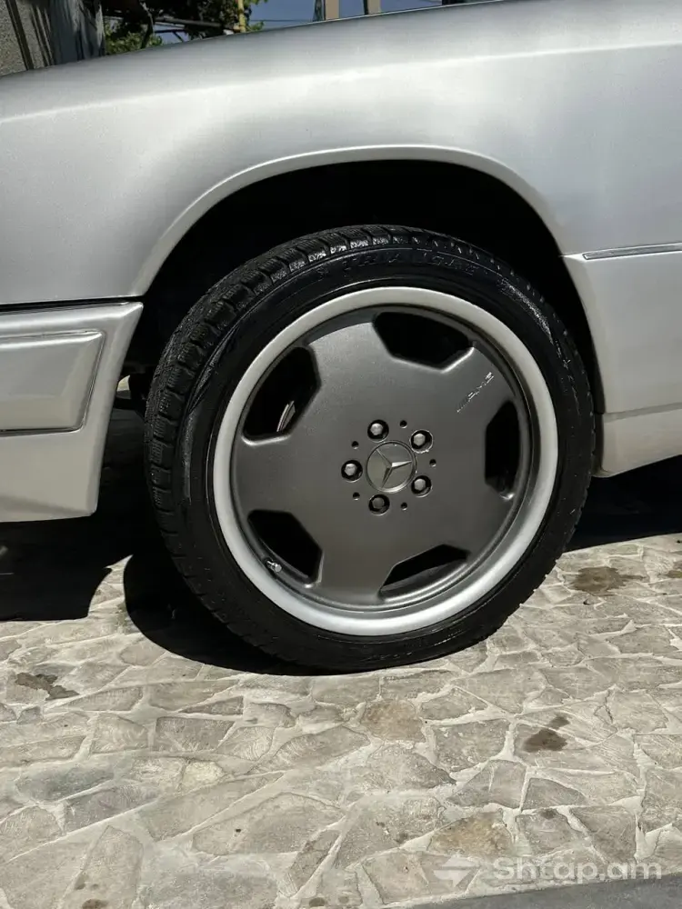 Գնեք Mercedes-Benz W124՝ արծաթագույն և անթերի վիճակում 2