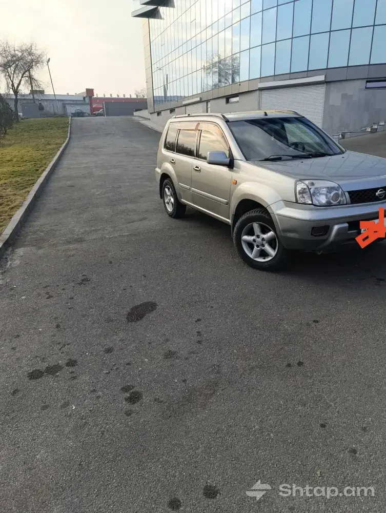 Գնեք Nissan X-Trail՝ արծաթագույն և անվնաս 0