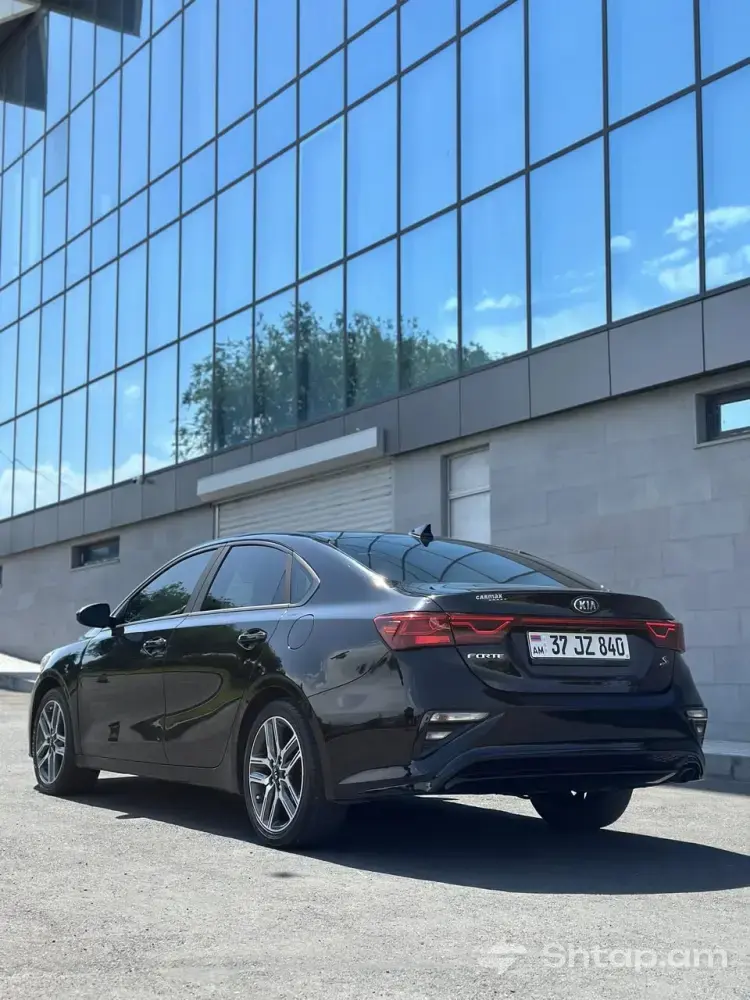 Импортированный Kia Forte S 2018 3