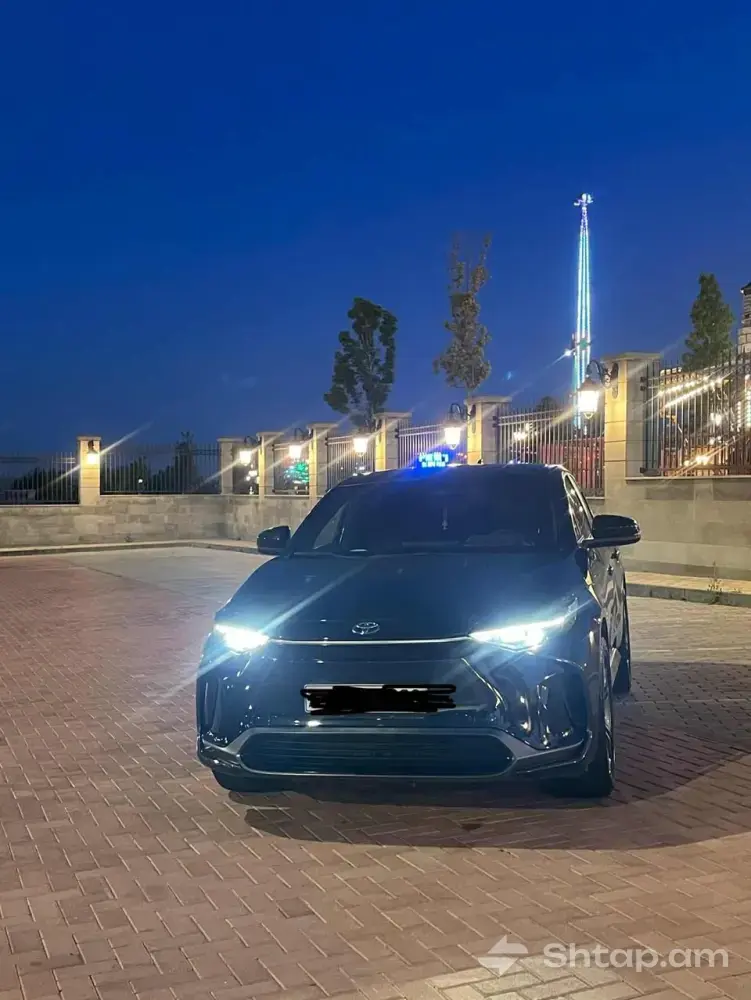 New 2023 Toyota bZ4X 0