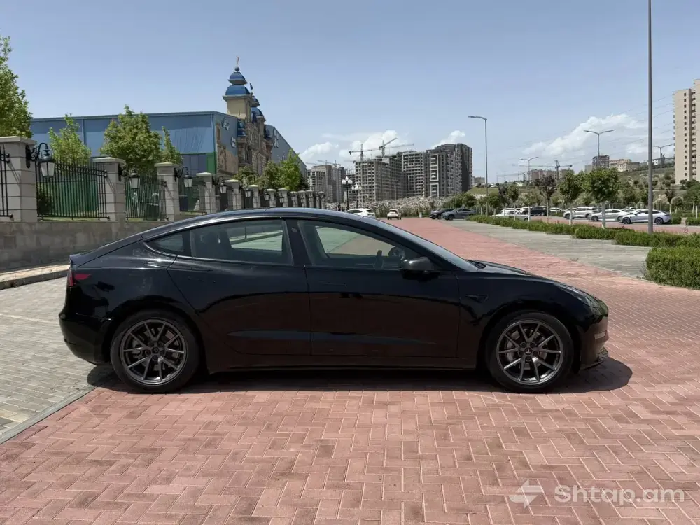 Tesla Model 3 Standard + in Excellent Condition 4