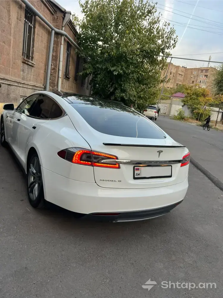 Գնեք Tesla Model S՝ իդեալական վիճակում 2