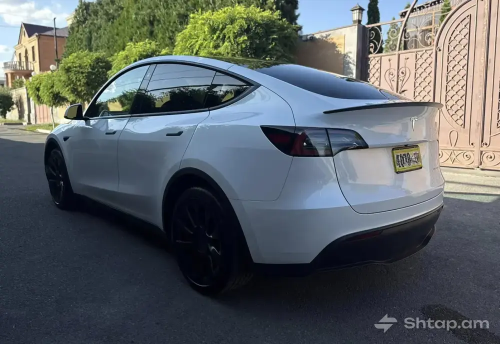 Գնեք Tesla Model Y 2023թ.՝ 7 տեղանոց և Premium connectivity-ով 4