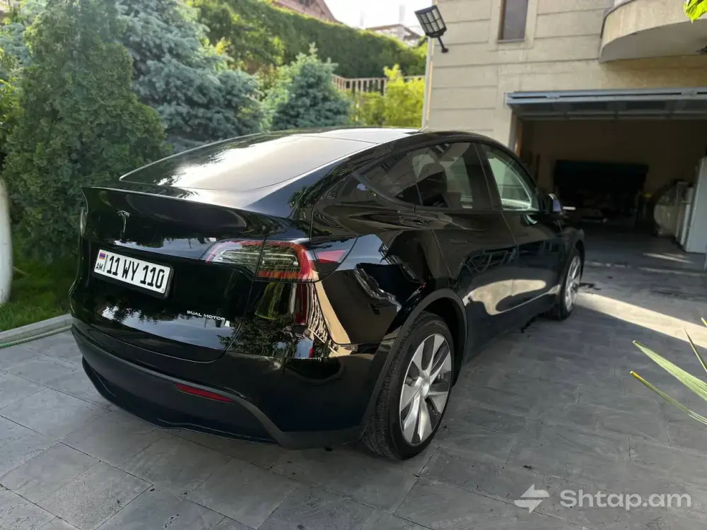 Tesla Model Y 2023 - Dual Motor Long Range 2