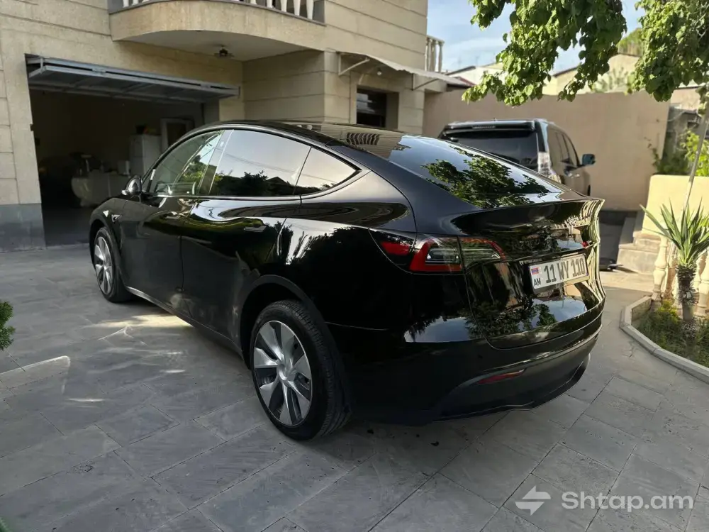 Tesla Model Y 2023 - Dual Motor Long Range 4