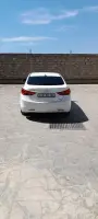 Белый седан Hyundai Elantra в отличном состоянии image thumbnail 3
