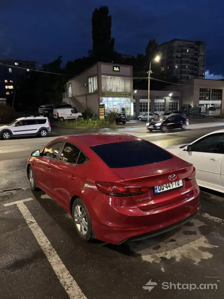 Продается Hyundai Elantra 2018 года 3