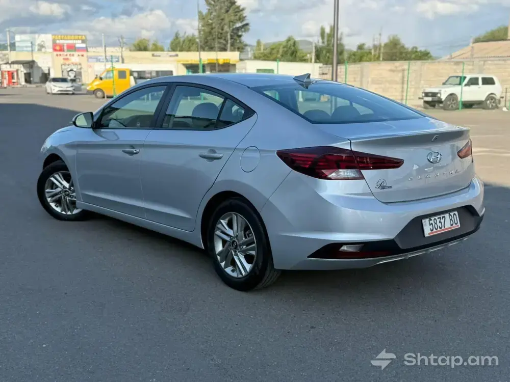 Buy a 2019 Hyundai Elantra 3
