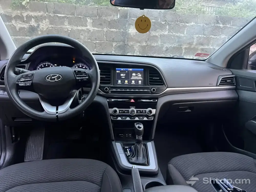Идеальная Hyundai Elantra 2019 SEL 3